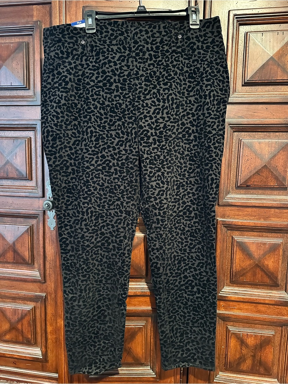 1X 16W - 18W Terra & Sky Black Leopard FLOCKED Print JEGGING Skinny Pants